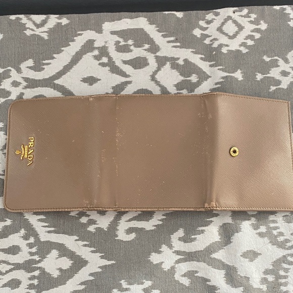 Prada Saffinao Beige Leather Bi-Fold Wallet - Picture 11 of 15